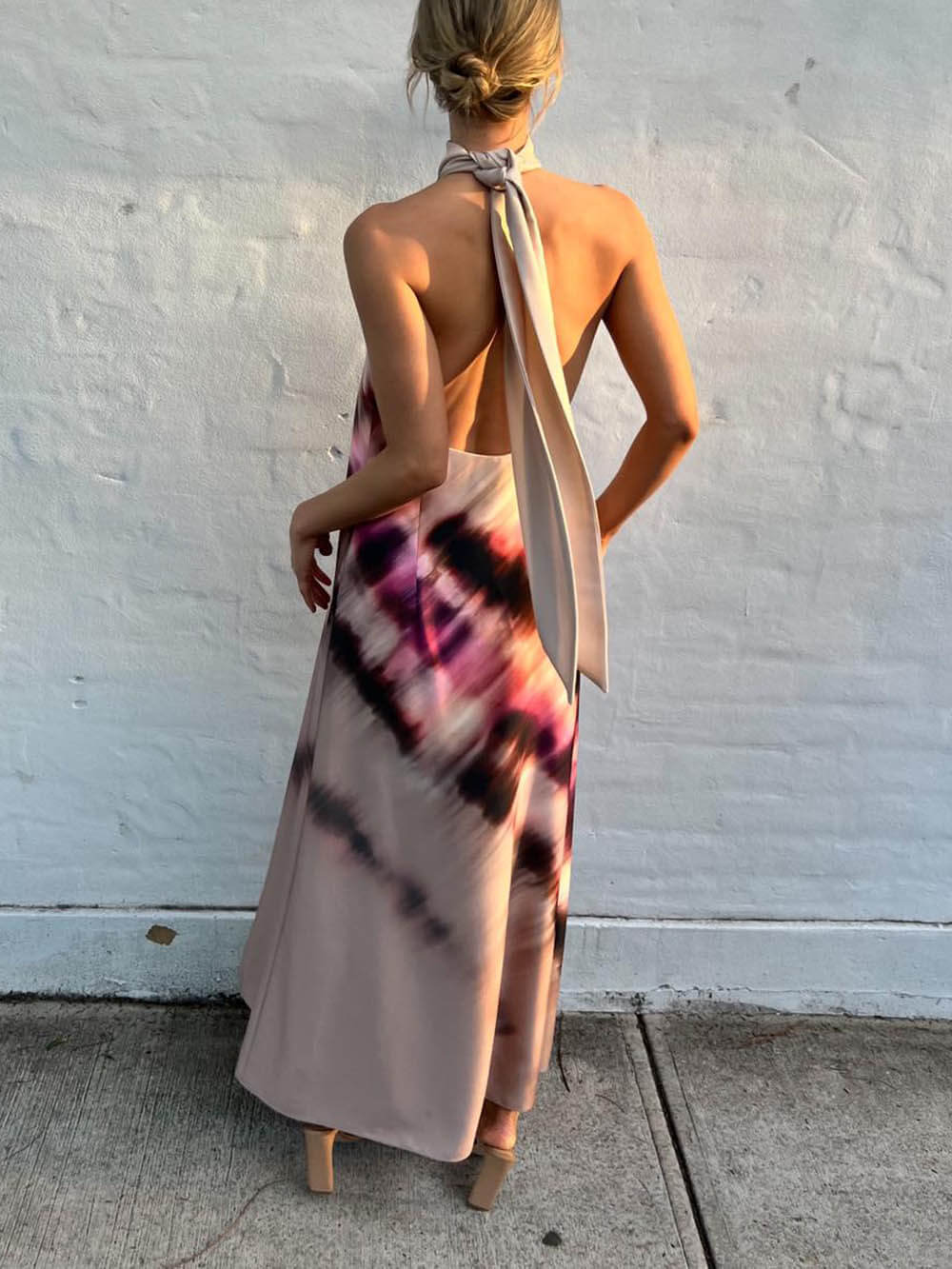Unieke Tie-Dye Gedrukte Halternek Lace Up Rugloze Maxi Jurk