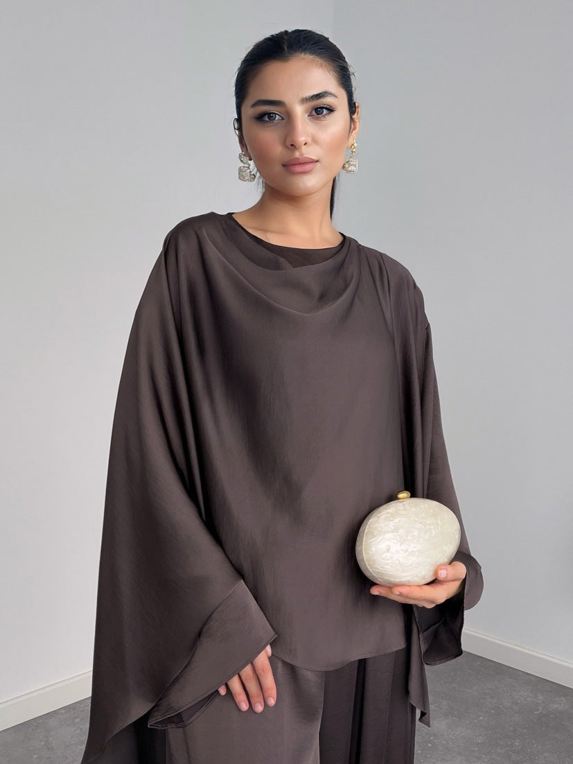Elegante Satijnen Robe Gecombineerd Met Harem Broek Set