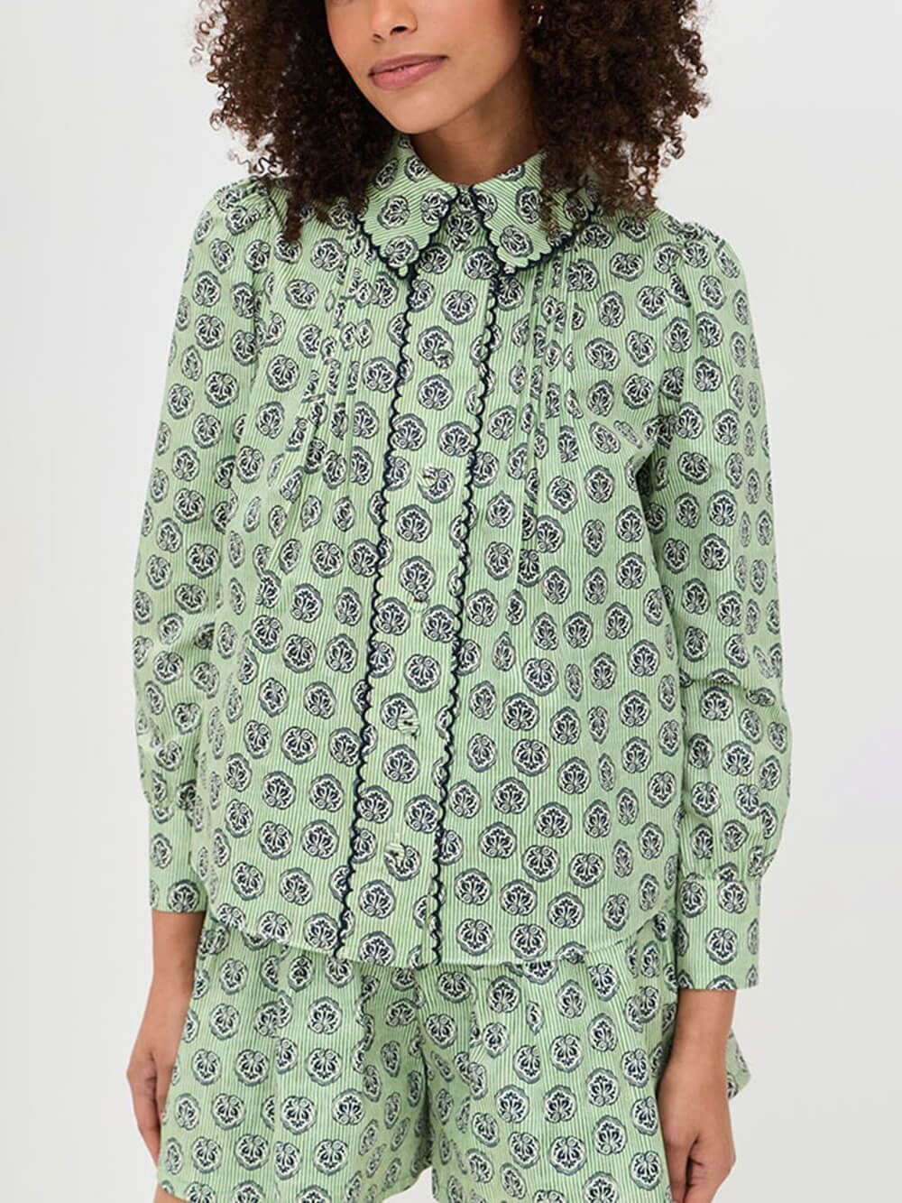 Retro Print Kraagloze Lange Mouwen Shirt en Hoge Taille Shorts Set