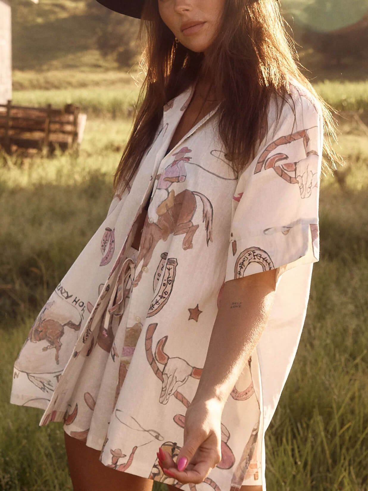 Overhemd met korte mouwen en short met westerse print, losse tweedelige set