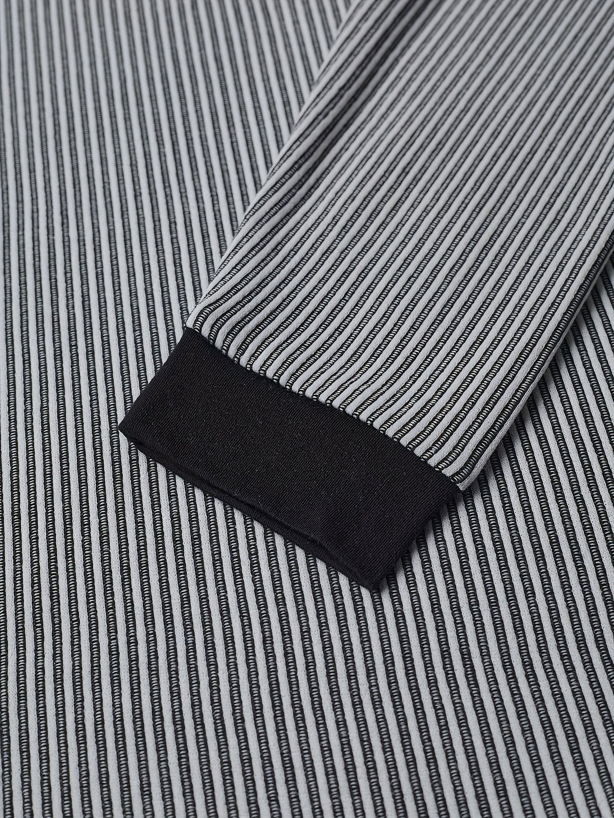 Deegan - Henley-shirt met lange mouwen en een gestreepte kraag van gestructureerde stof
