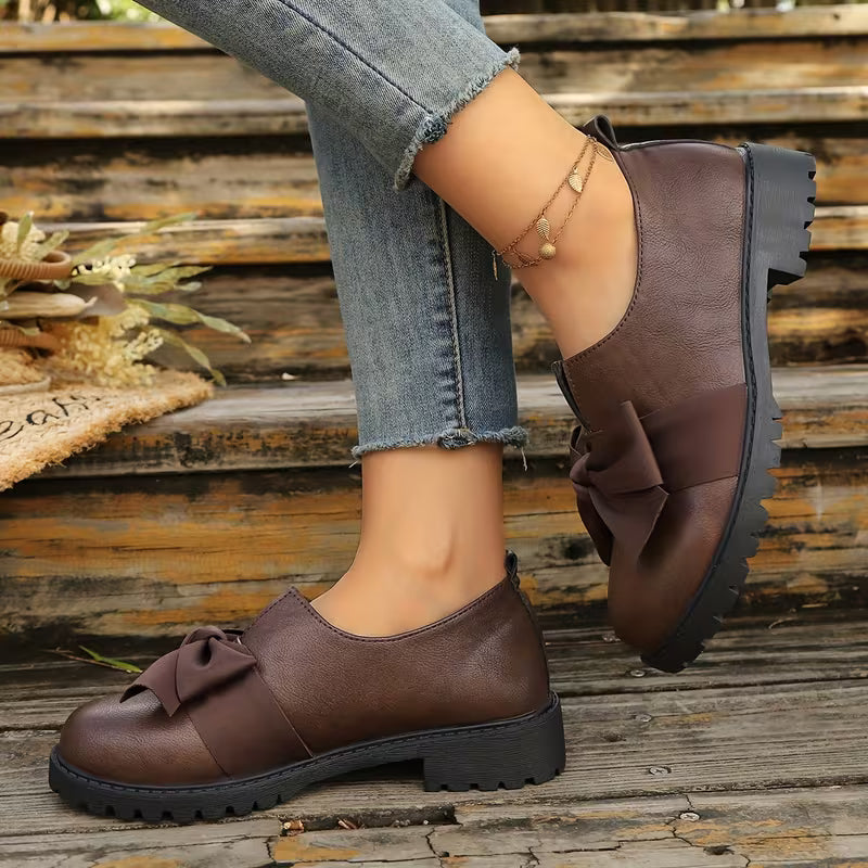 Nargiza - Elegante mocassins met strik, afgeronde neus en dikke zool
