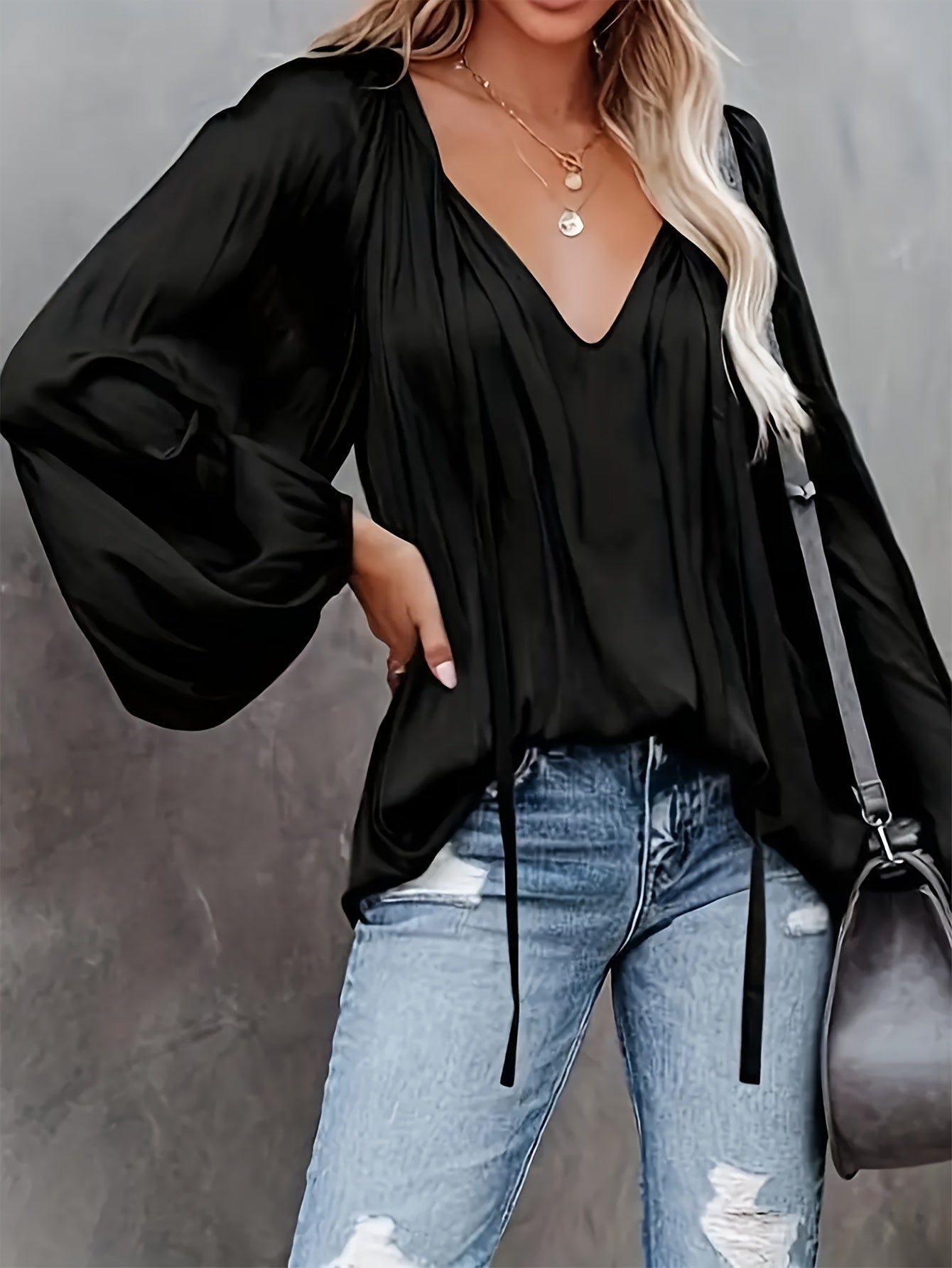 V-Hals Blouse met Strik - Lantaarnmouwen en Drapé Ontwerp