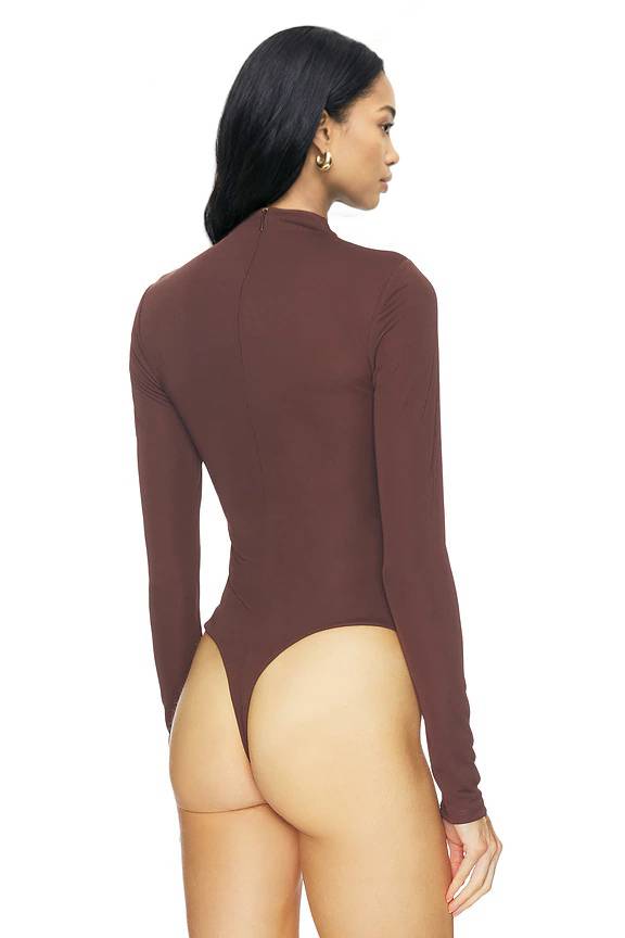 Langsleeve bodypsuit en Split Rok Kostuum