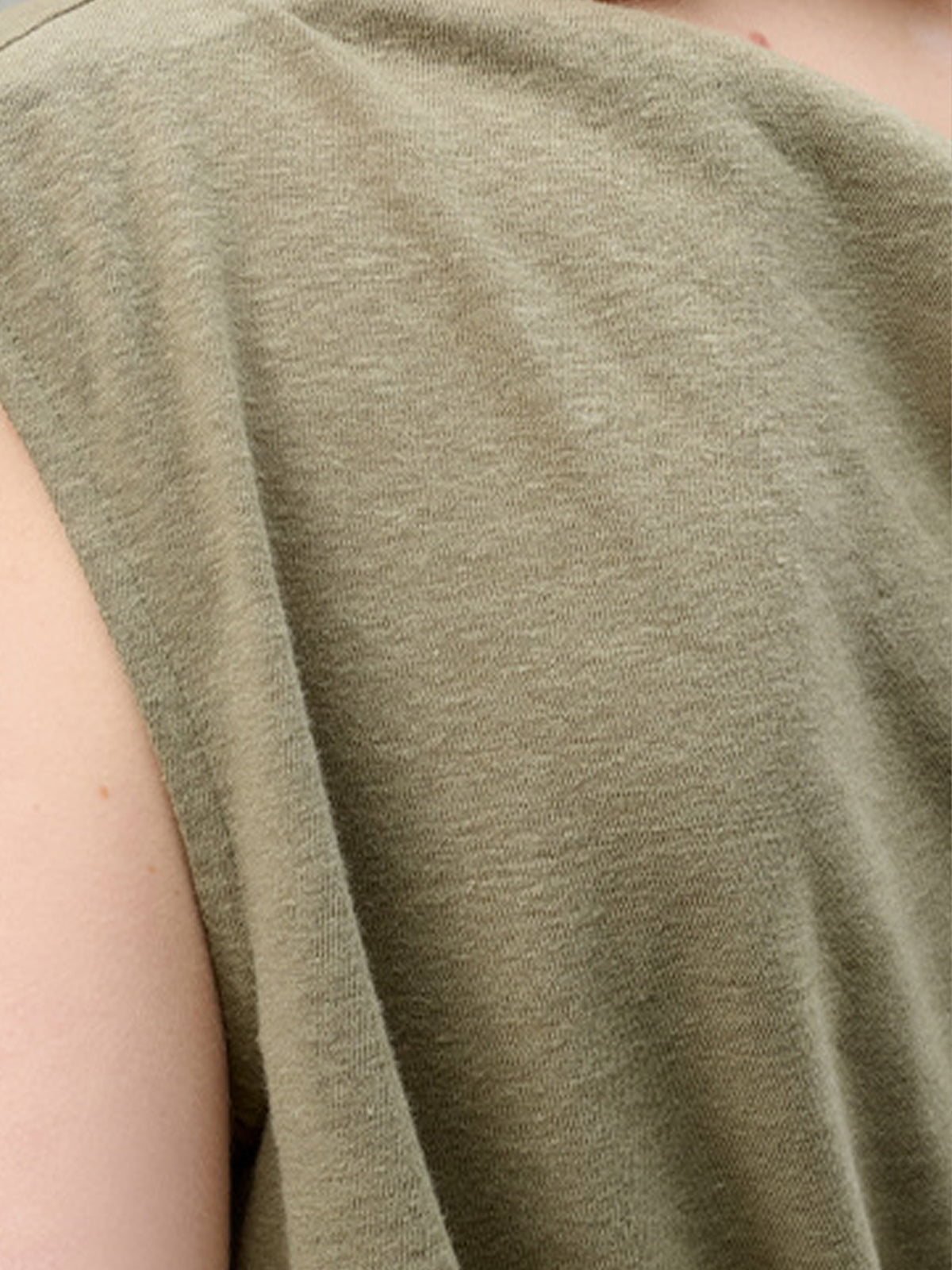Asymmetrische linnen top met blote schouders