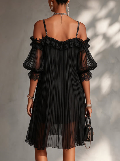 Vittoria | Zwart chiffon mini-jurkje met blote schouders en kanten randje