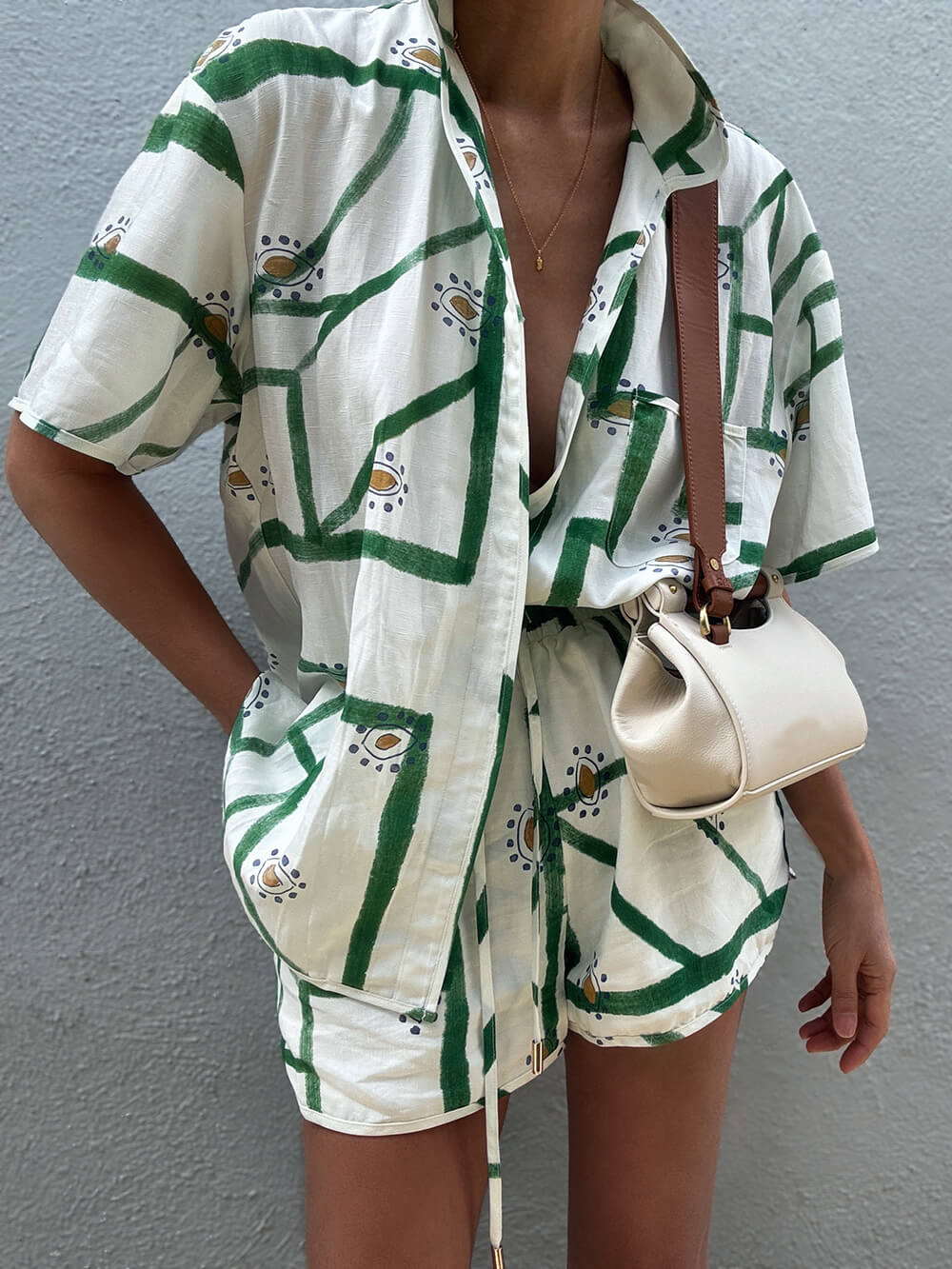 Uniek Delicaat Gedrukt Los Button-Up Top en Shorts Set