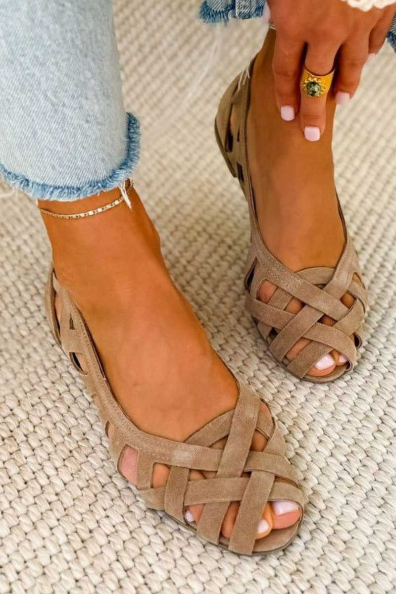Lysiane | Elegante platte sandalen met gekruiste bandjes