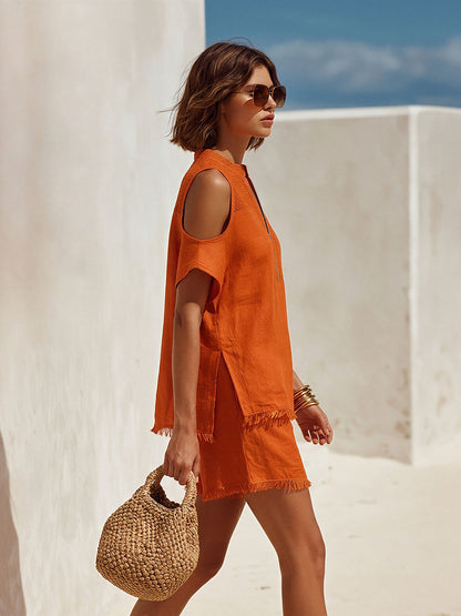Chique bohemien setje met oranje top met korte mouwen, uitsnijdingen en gerafelde zoom, en bijpassende korte broek