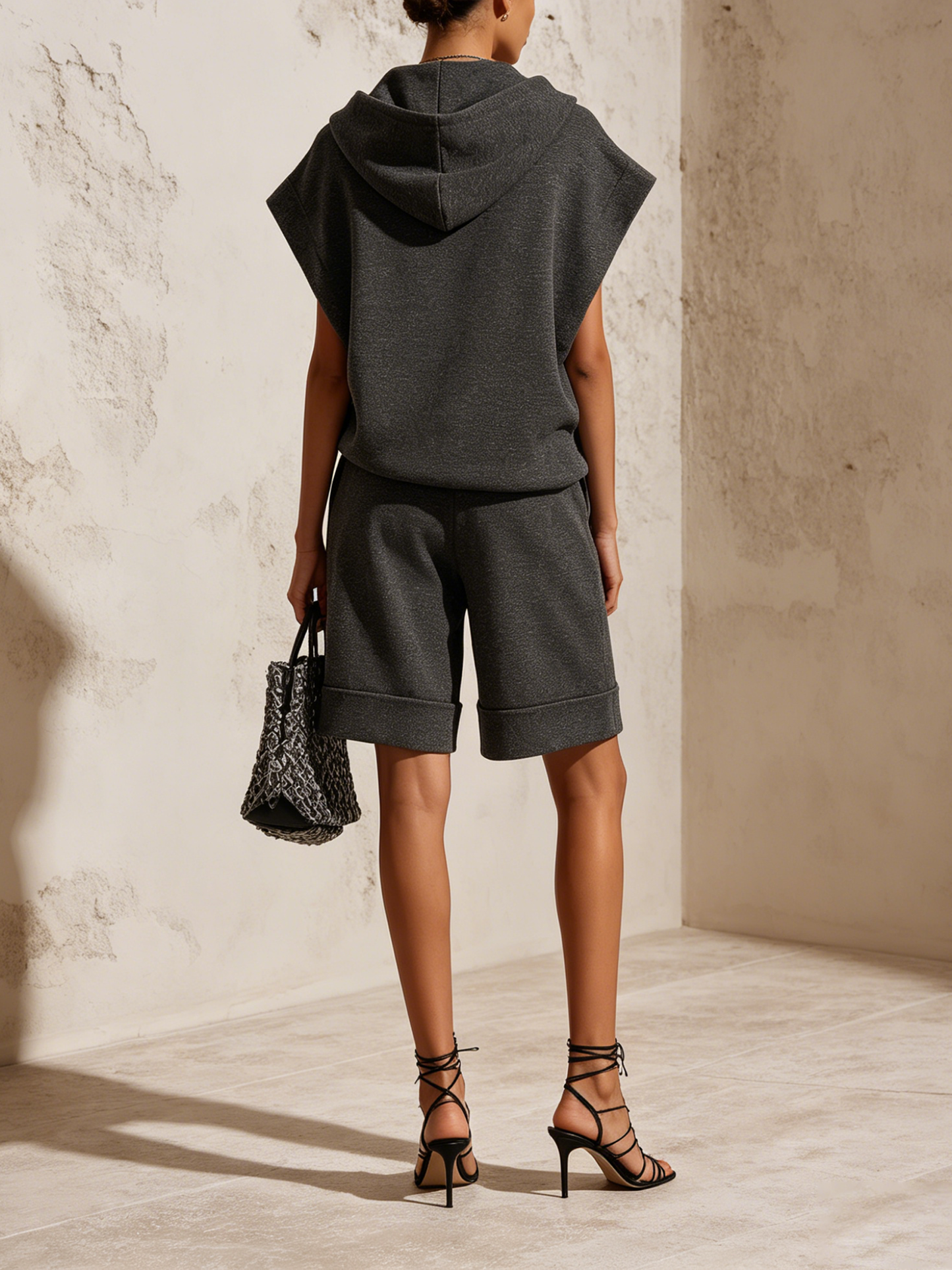 Donkergrijze Mouwloze Half-Zip Hoodie & Geplooide Cuffed Bermuda Shorts Twee-Delige Set