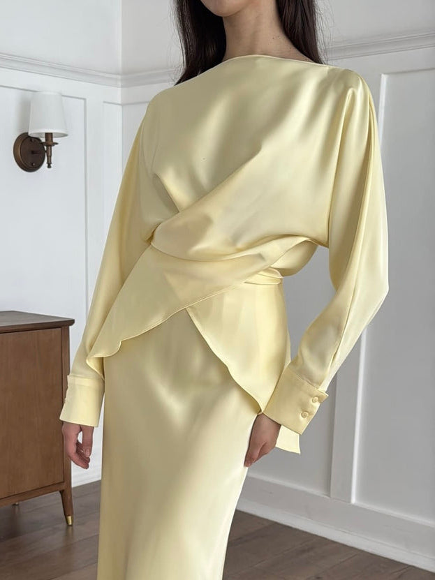 Elegante Asymmetrische Satijnen Blouse met Lange Mouwen