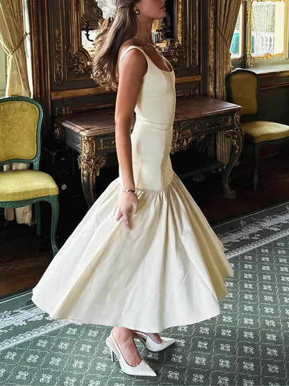 Elegante Midi-jurk met Vierkante Hals en Brede Bandjes