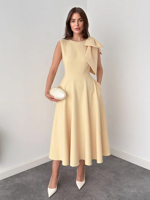 Elegante Mouwloze Midi-Jurk met Strikdetail in Slim-Fit