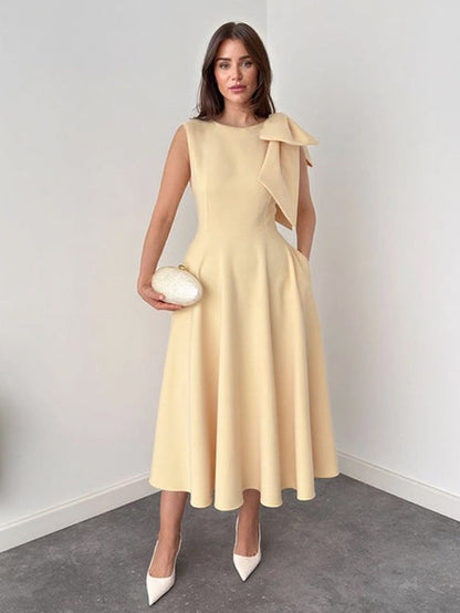 Elegante Mouwloze Midi-Jurk met Strikdetail in Slim-Fit