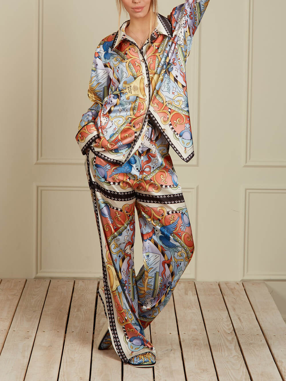 Unieke Satijnen Zonneprint Overhemd met Omgeslagen Kraag en Losse Pasvorm en Elastische Taille Wijde Pantalon Set