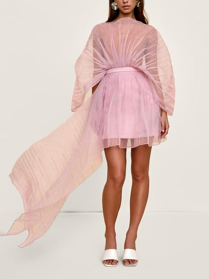 Delicate Cape Top En Asymmetrische Geplooide Minirok Set