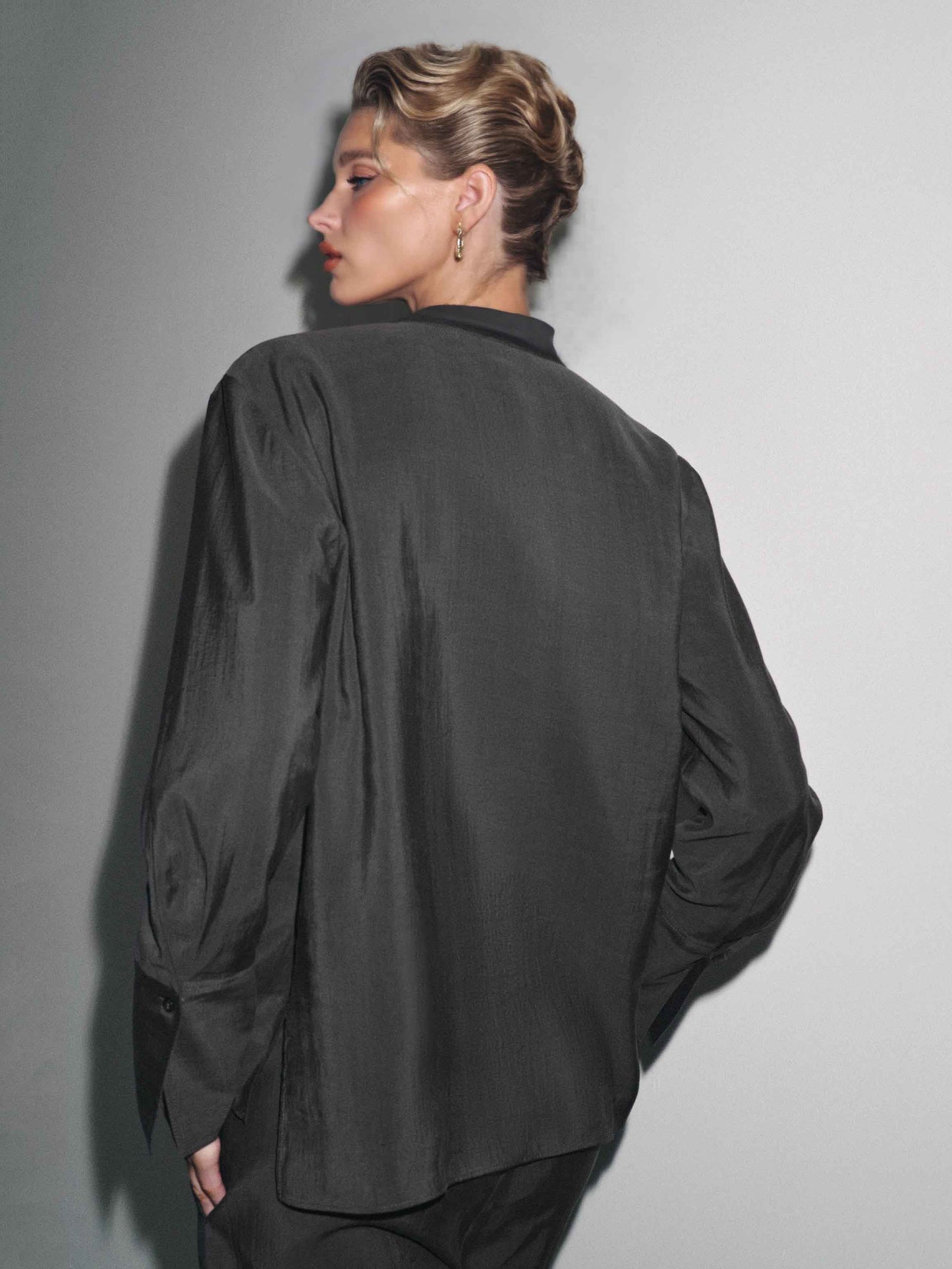 Minimalistische Zwarte Satijnen Shirt & Drawstring Broek Set