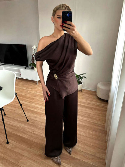 Elegante Satijnen Een-Schouder Drapeer Top & Brede Pantalon Twee-Piece Set