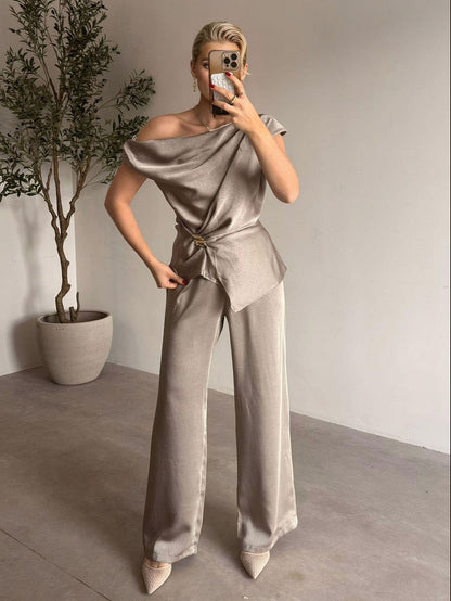 Elegante Satijnen Een-Schouder Drapeer Top & Brede Pantalon Twee-Piece Set