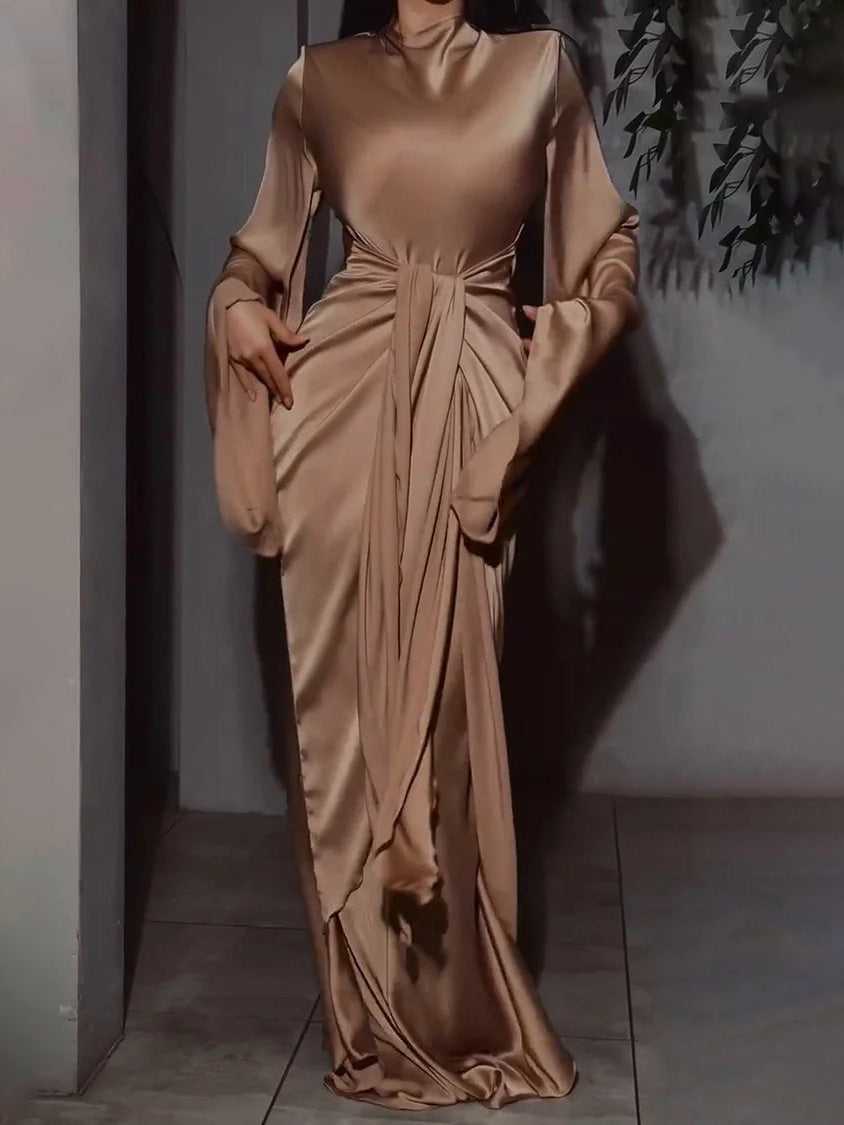Elegante Satijnen Geplooide Maxi Jurk met Lange Mouwen