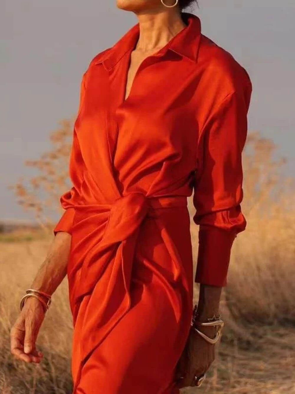 Moderne Satijnen Wikkel Shirt-Stijl Strik-Split Maxi Jurk