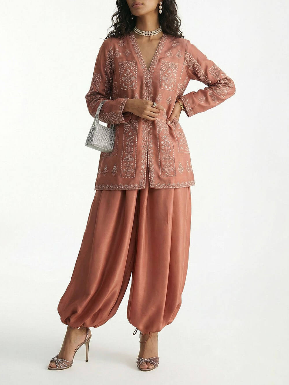 Exquise Geborduurde Bloemen Blouse En Elastische Taille Satijnen Tapered Lantern Broek Set