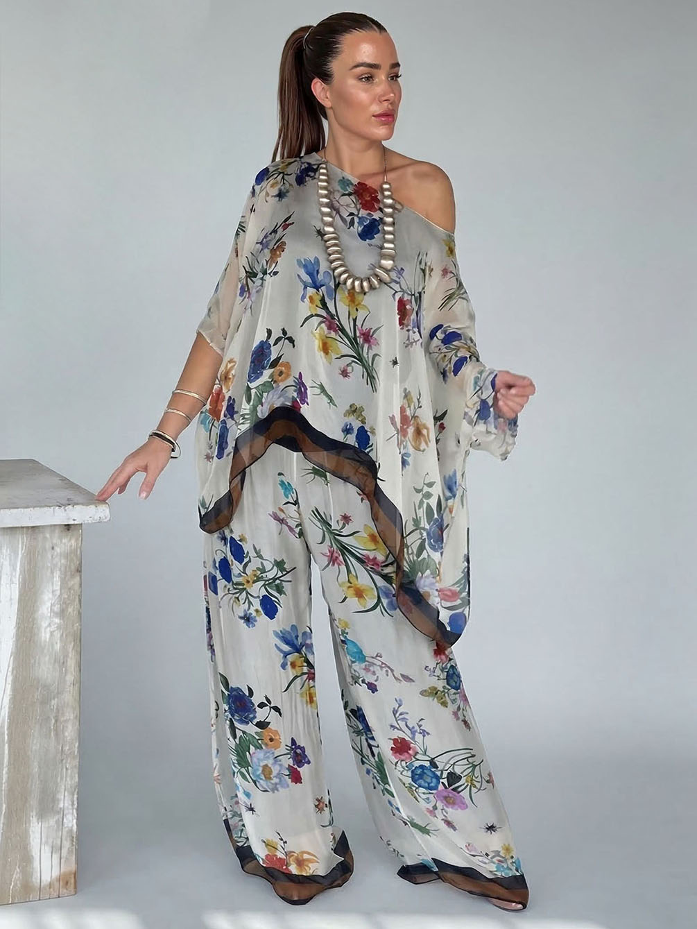 Elegante Transparante Bloemenprint Asymmetrische Top met Één Schouder & Wijde Pantalon Set