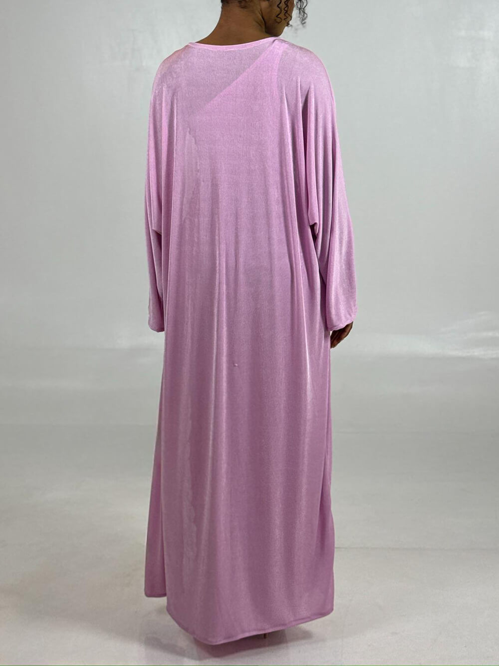 Elegante Roze Maxi Jurk Met Rimpelingen En Een Set Van Lange Mouwen Cardigan