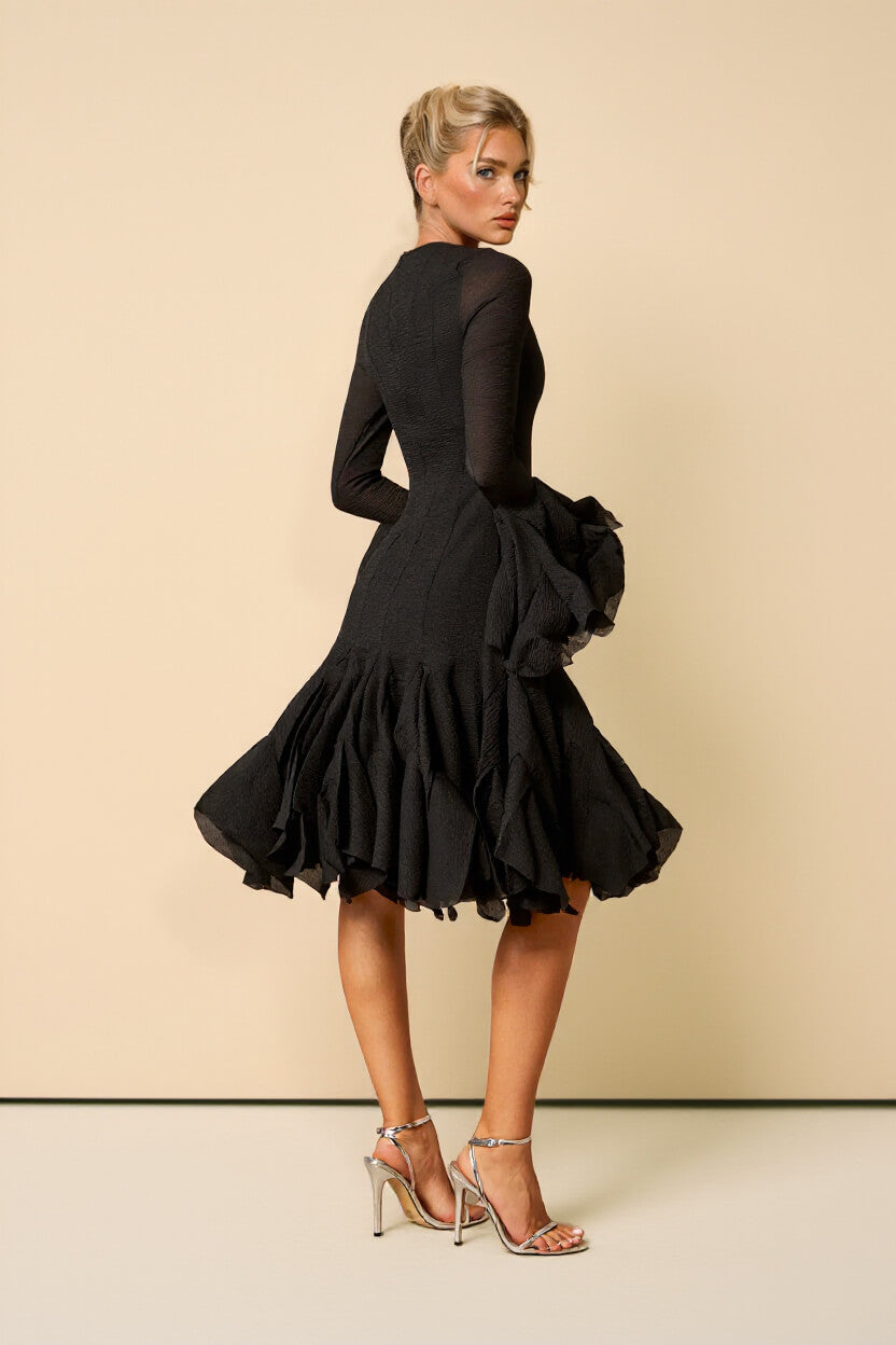 Elegante Zwarte Midi-jurk met Rimpelrand en Belmouwen