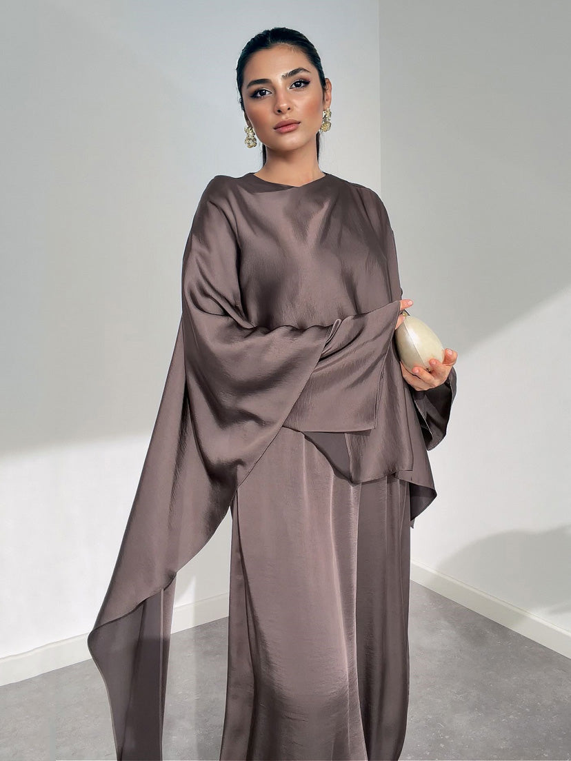 Elegante Satijnen Robe Gecombineerd Met Harem Broek Set