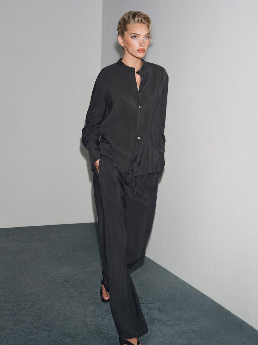 Minimalistische Zwarte Satijnen Shirt & Drawstring Broek Set