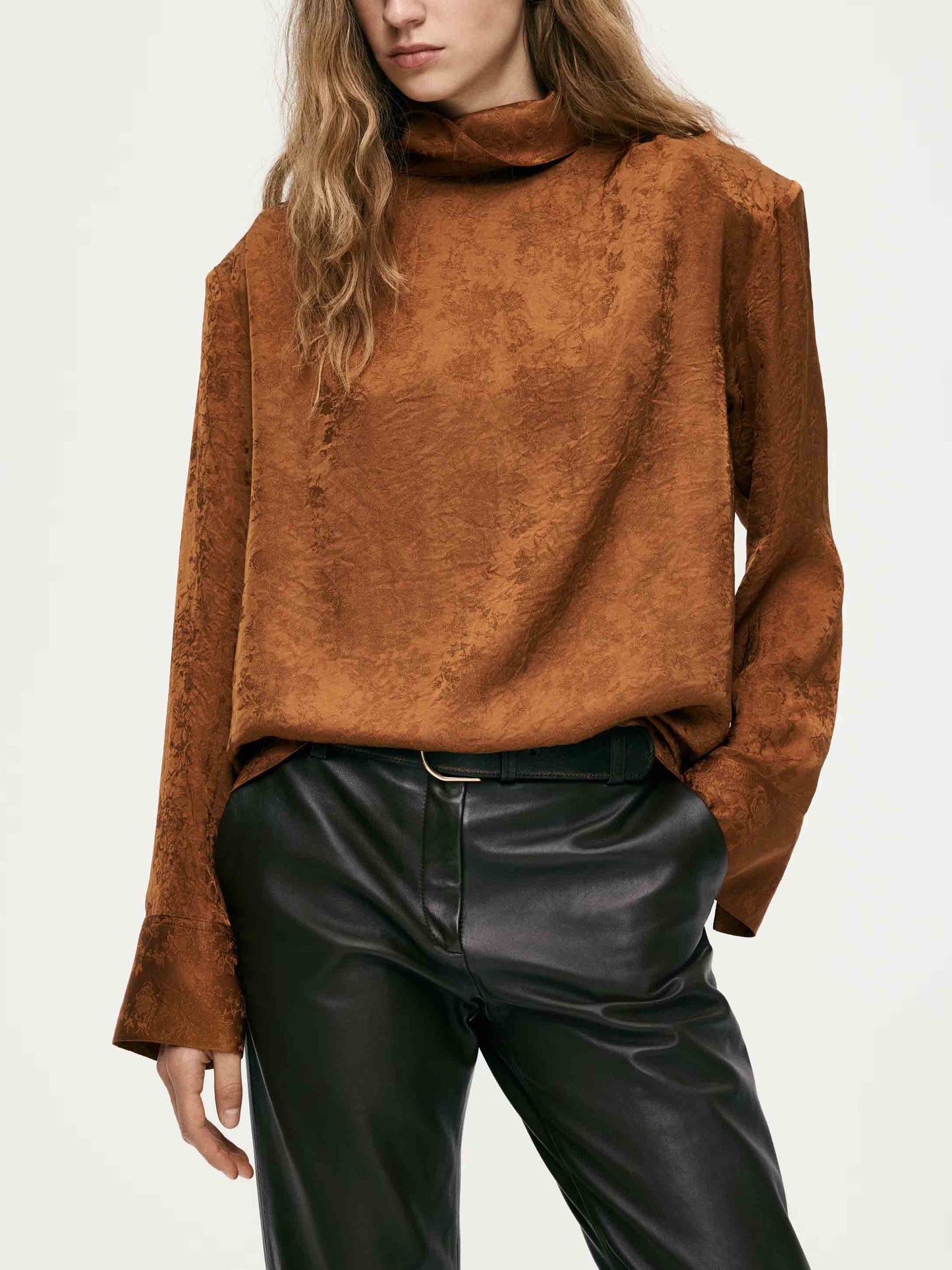 Elegante Satijnen Blouse met Hoge Hals & Broek Tweedelige Set