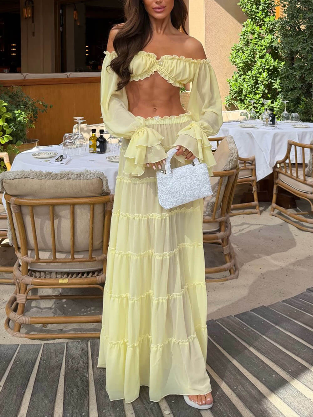 Mode Off Shoulder Lange Bel Mouw Crop Top en Elastische Taille Gelaagde Cover-up Maxi Rok Set