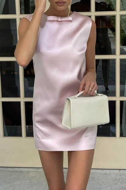 Elegante Satijnen Roze Mini Jurk met Strik