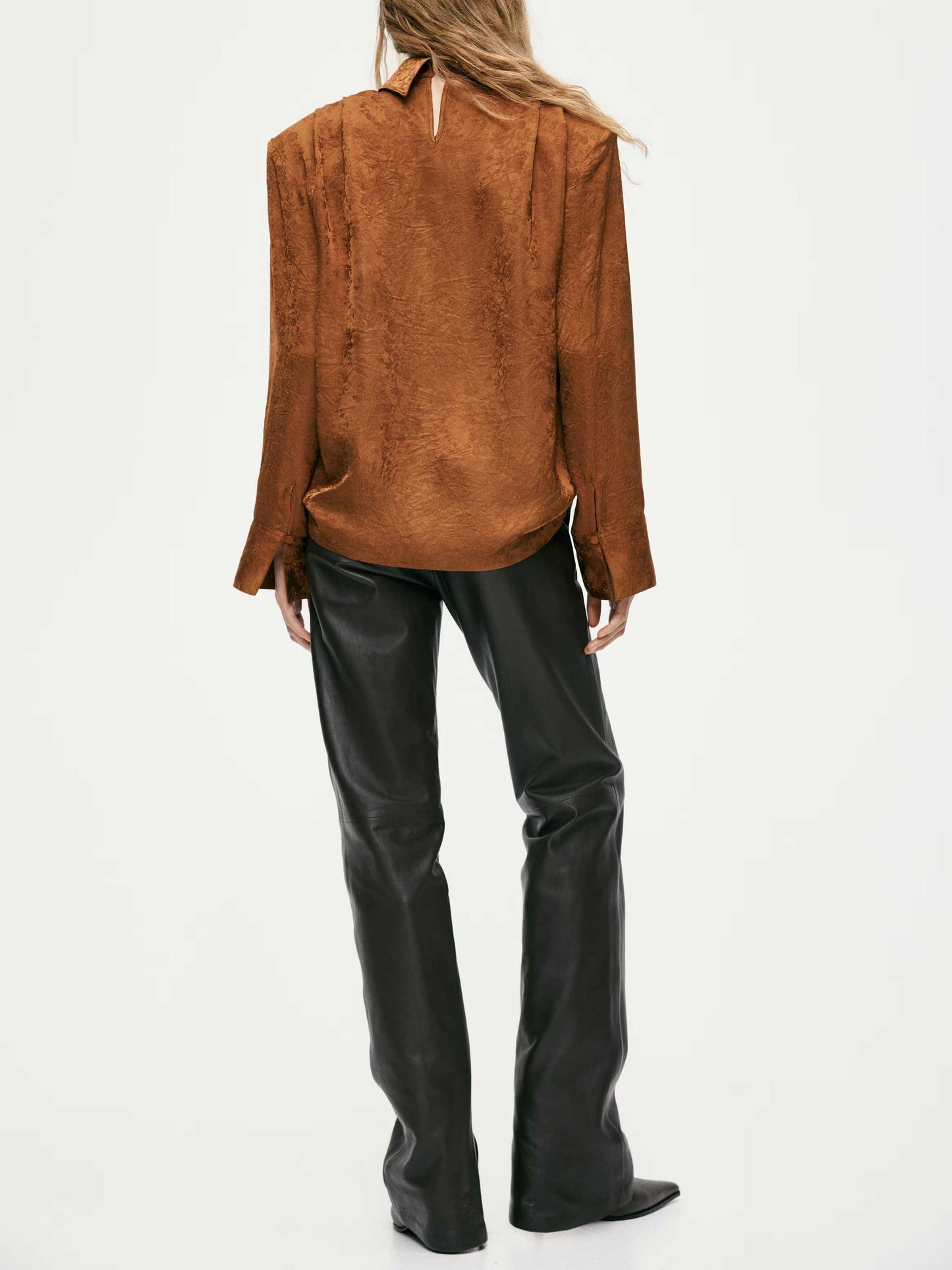 Elegante Satijnen Blouse met Hoge Hals & Broek Tweedelige Set
