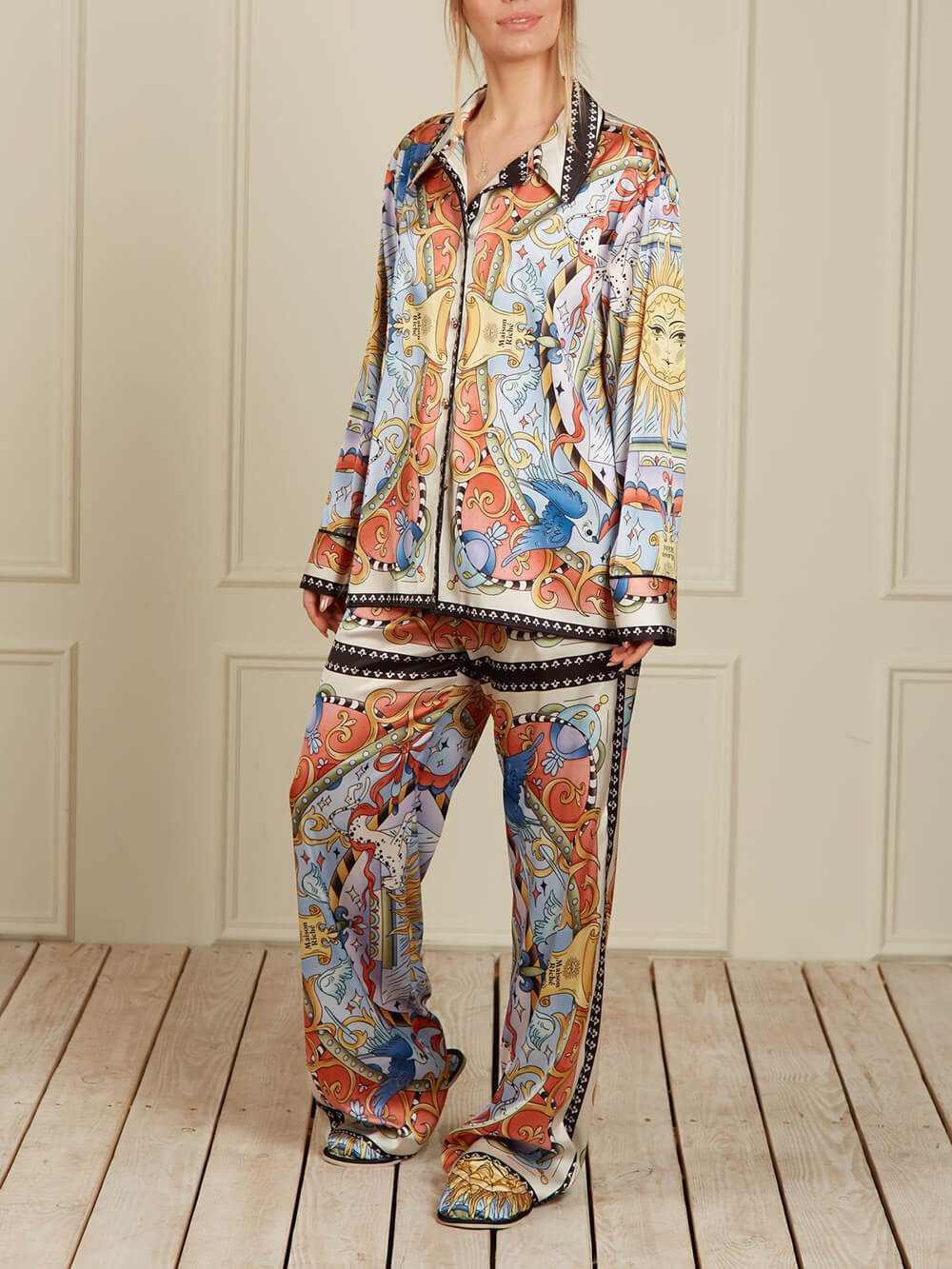 Unieke Satijnen Zonneprint Overhemd met Omgeslagen Kraag en Loose Fit, en Elastische Taille Wijde Pantalon Set