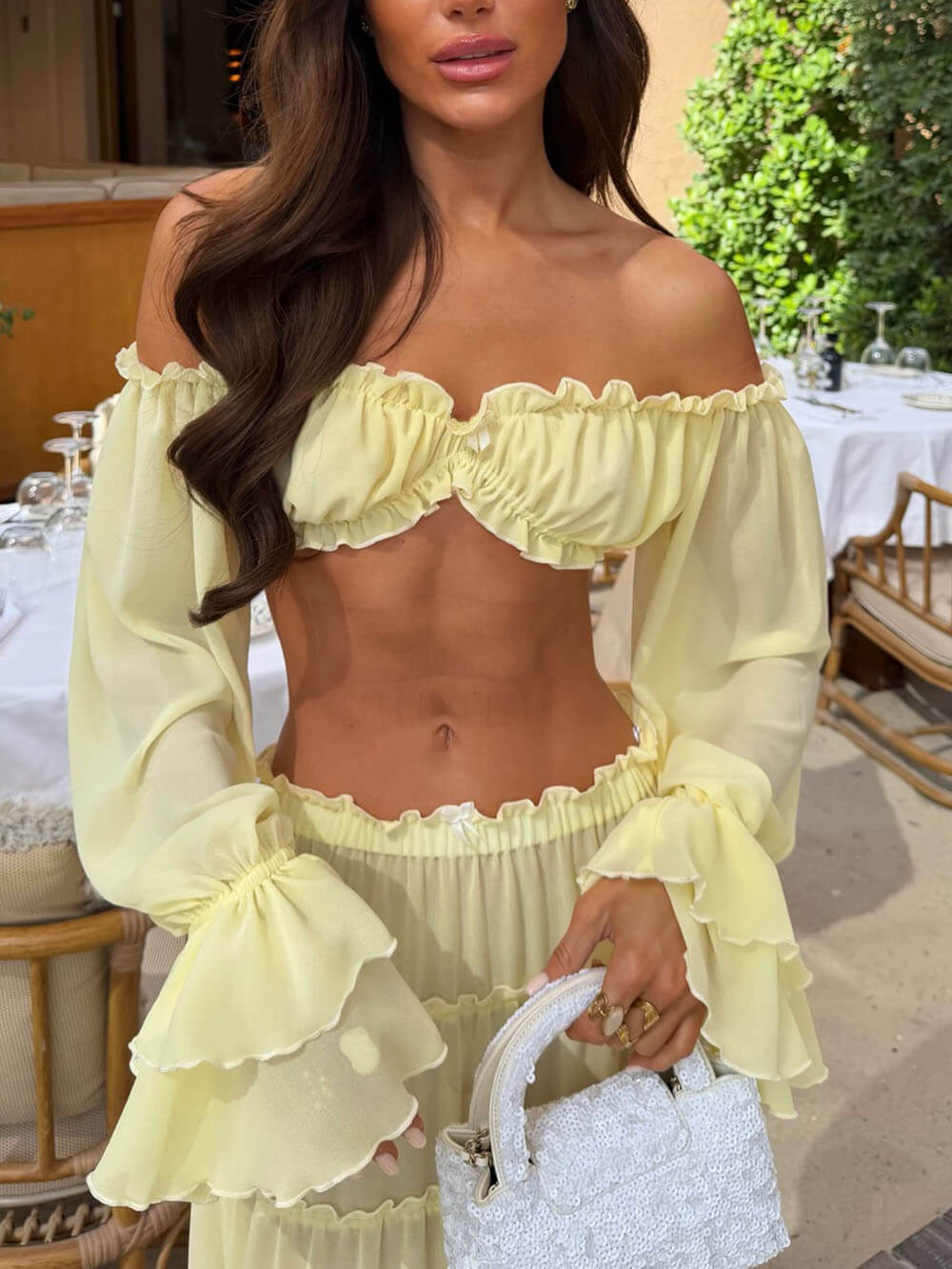 Mode Off Shoulder Lange Bel Mouw Crop Top en Elastische Taille Gelaagde Cover-up Maxi Rok Set