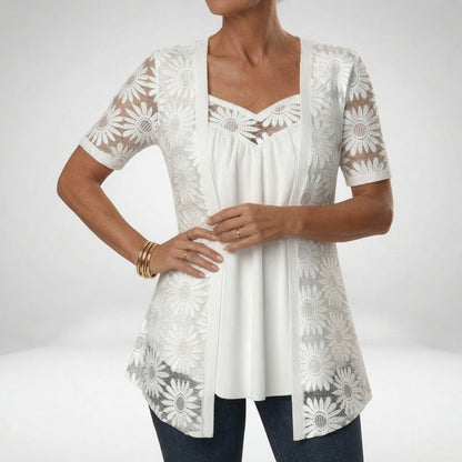 Prudence™ — Witte blouse met kant en korte mouwen: vrouwelijke elegantie