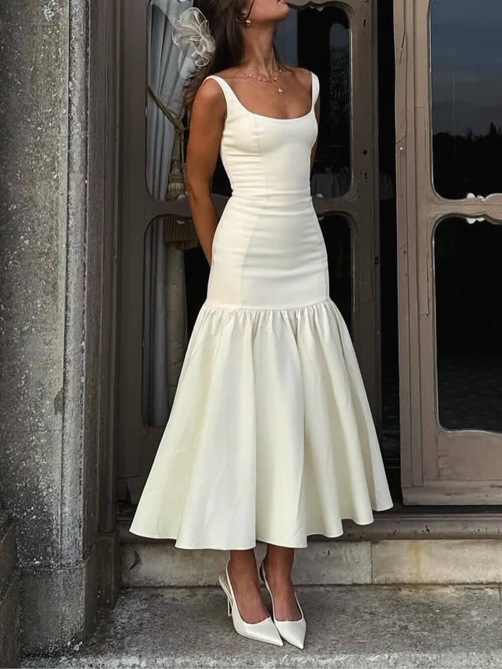 Elegante Midi-jurk met Vierkante Hals en Brede Bandjes