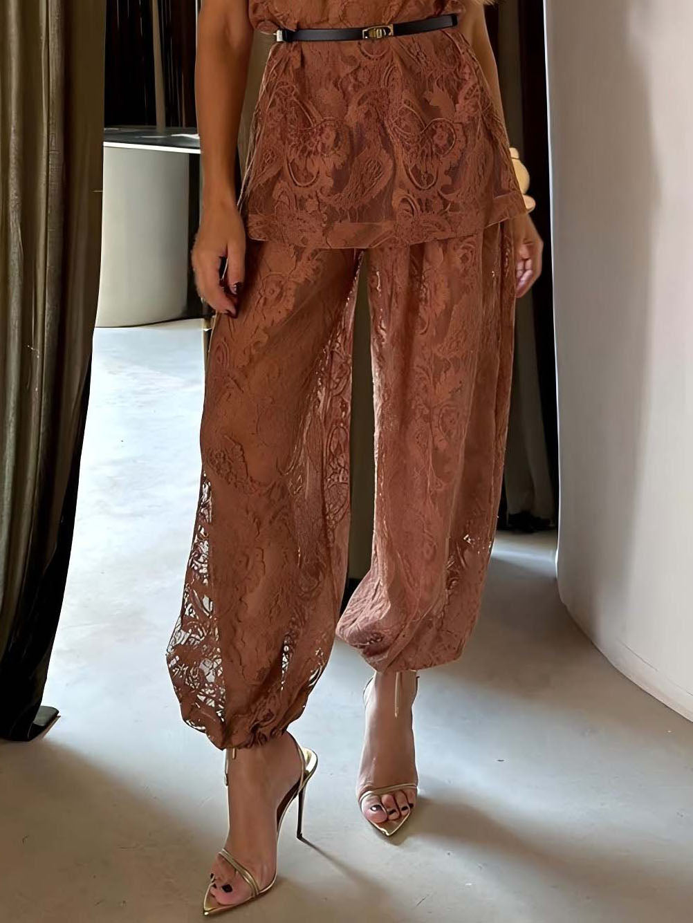Elegante Doorzichtige Kanten Top met Korte Mouwen en Wijde Broek Set