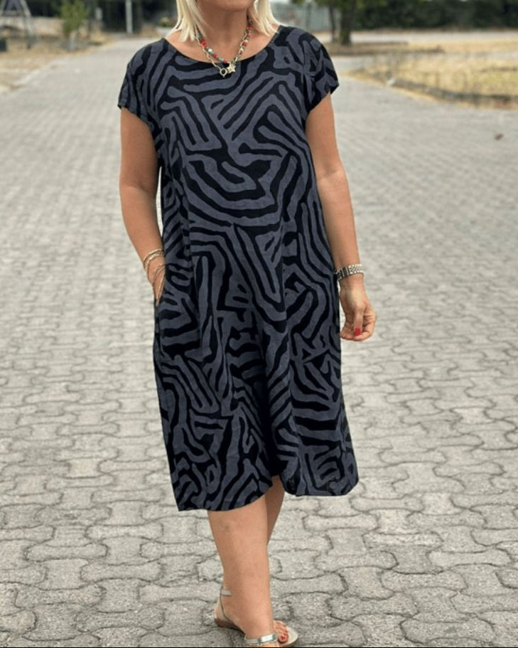 Solina™ – Jurk met ronde hals en prachtige, buikbedekkende print