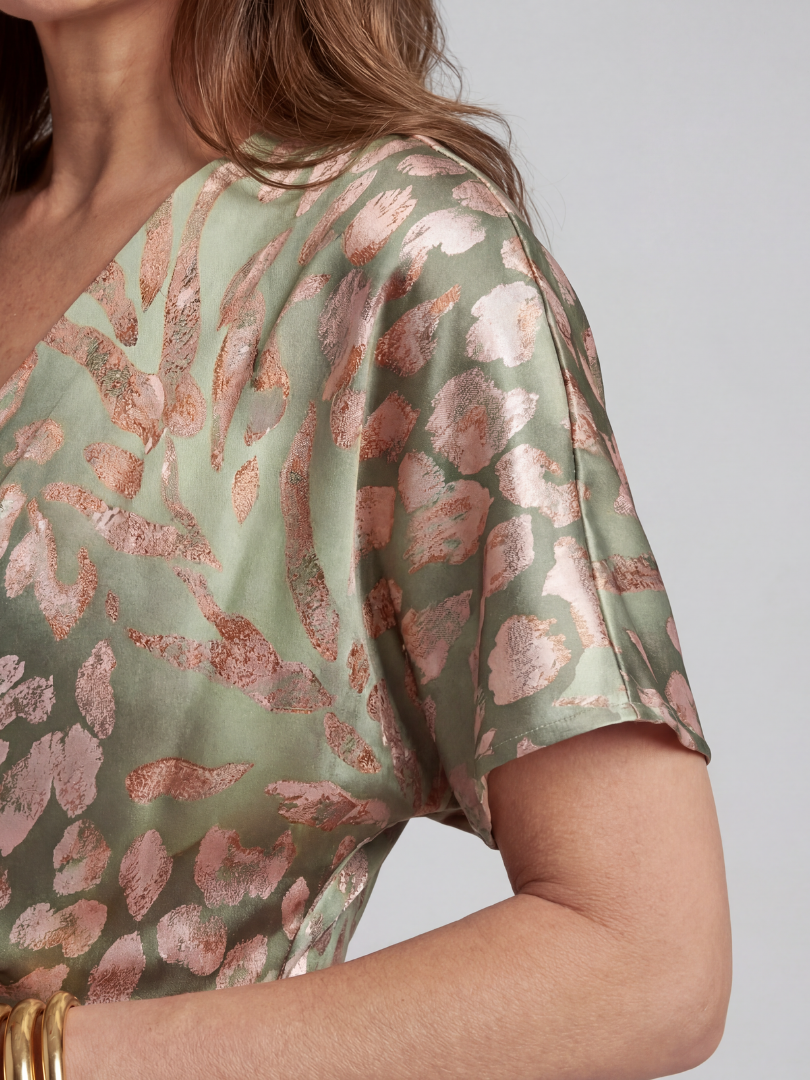 Coralie | Abstracte print Midi-jurk met V-hals en getailleerde taille