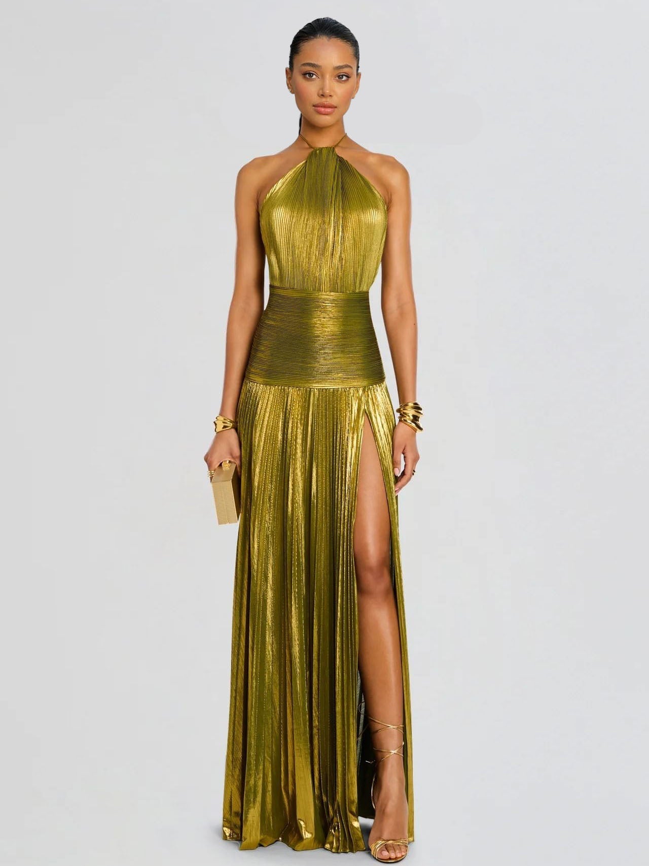 Elegante Metallic Plissé Halter Maxi Dress