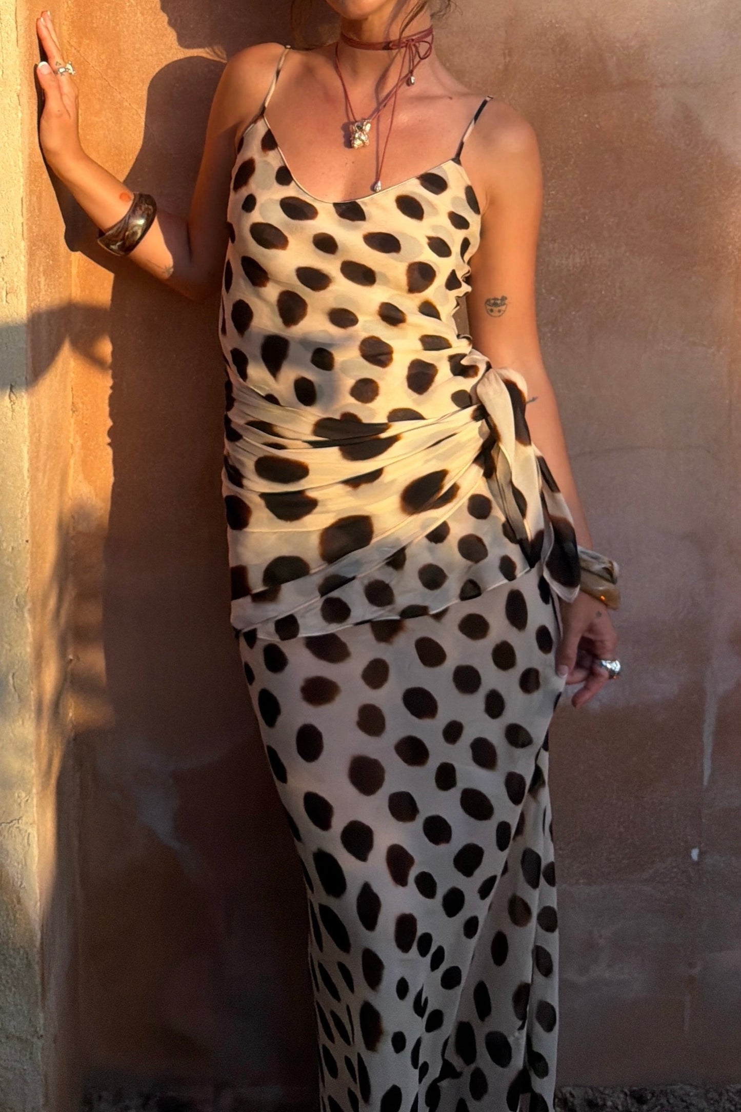 Ozias Leopard Polka Dot Patroon Scoop Neck Verwijderbare Sjaal Detail Slip Maxi Jurk