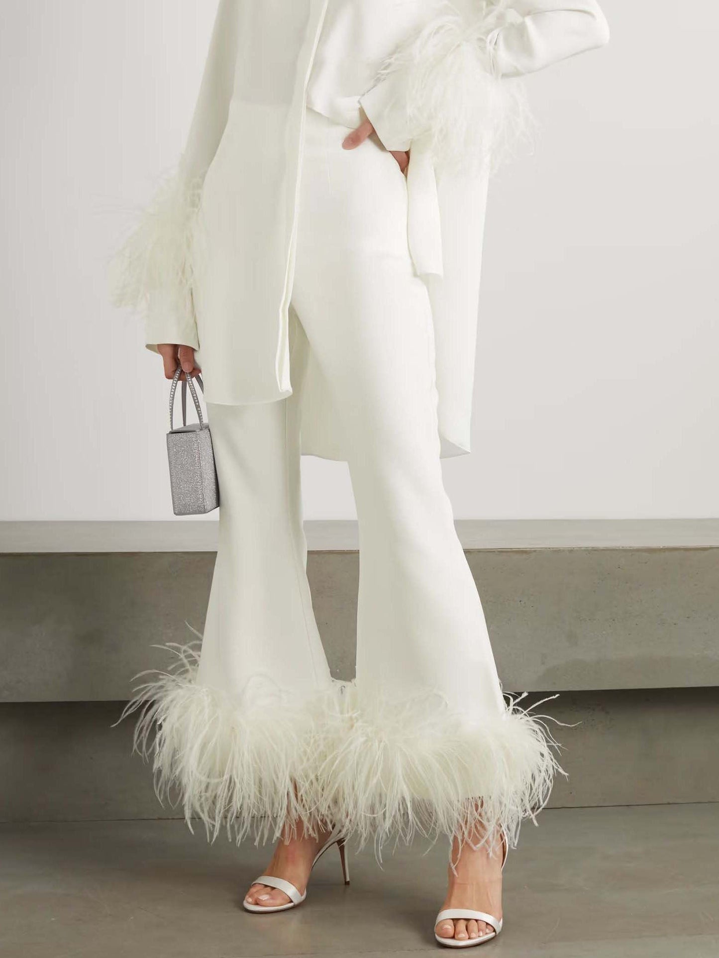 Elegante Satijnen Shirt met Veerafwerking Twee-delige Set