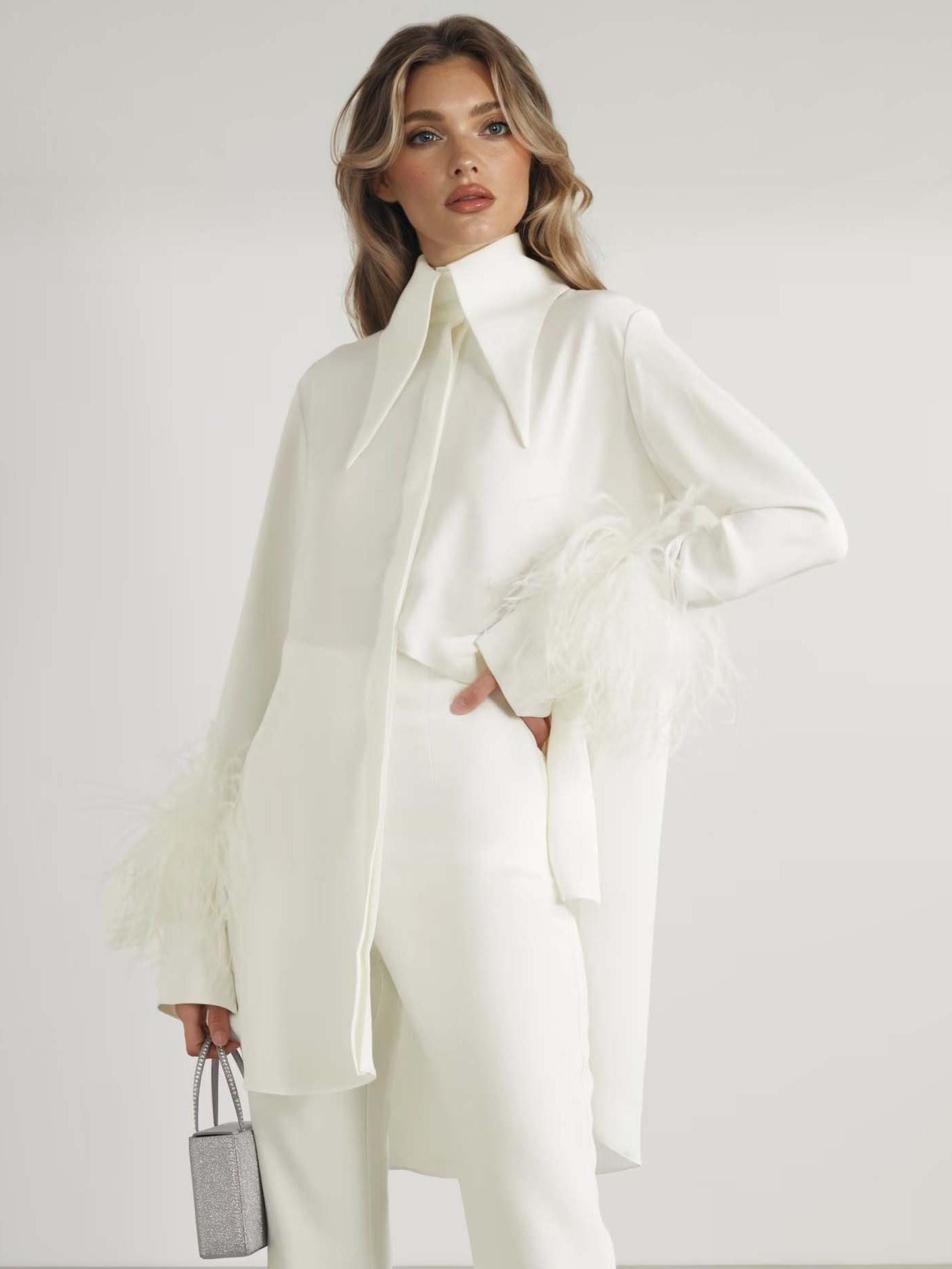 Elegante Satijnen Shirt met Veerafwerking Twee-delige Set
