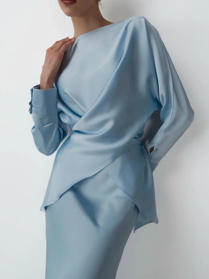 Elegante Asymmetrische Satijnen Blouse met Lange Mouwen