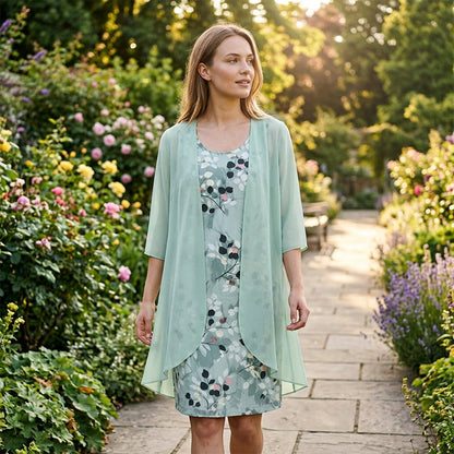 Elegante tweedelige set met een chiffonjurk en een vest voor dames
