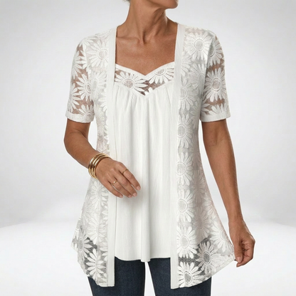 Prudence™ — Witte blouse met kant en korte mouwen: vrouwelijke elegantie