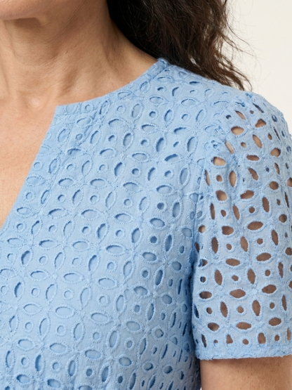 Brielle | Midi-jurk met V-hals en korte mouwen met ruches